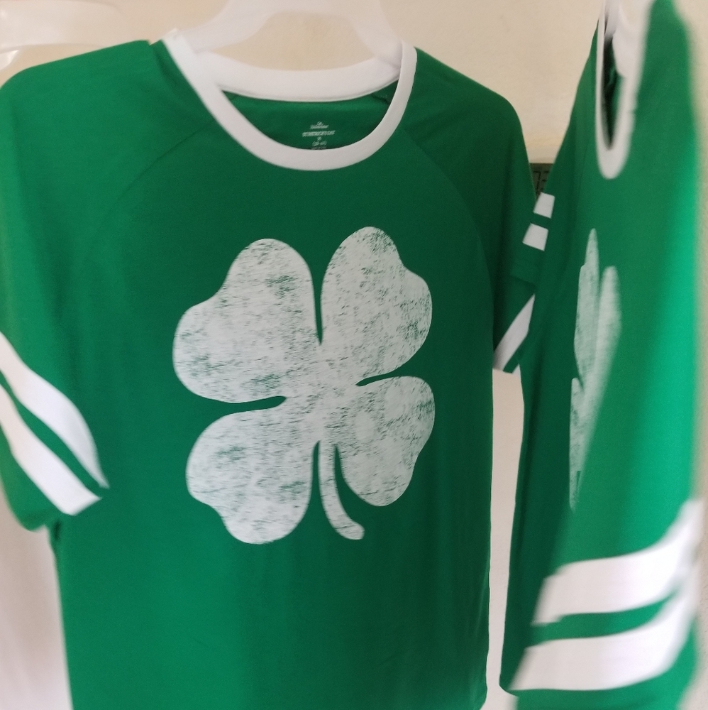 Green & White 4 Leaf Clover T-Shirt Medium